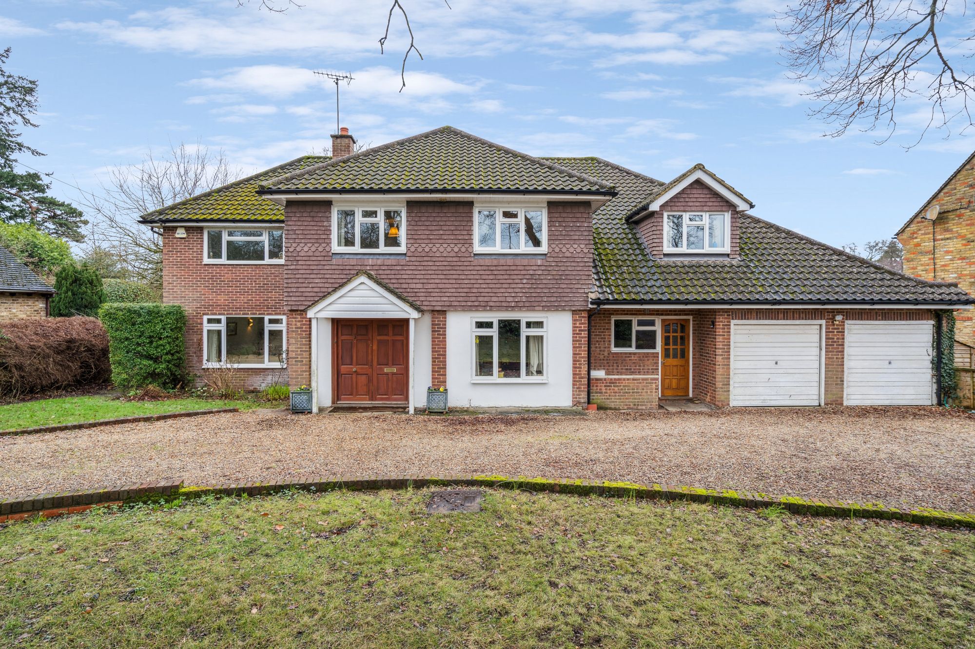 Detached House: for sale in Berkhamsted