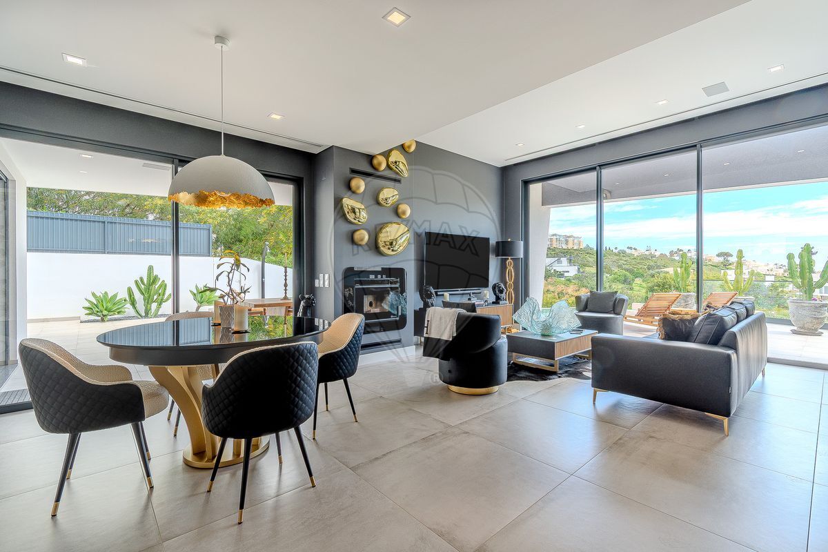 4 bedroom villa for sale in Albufeira