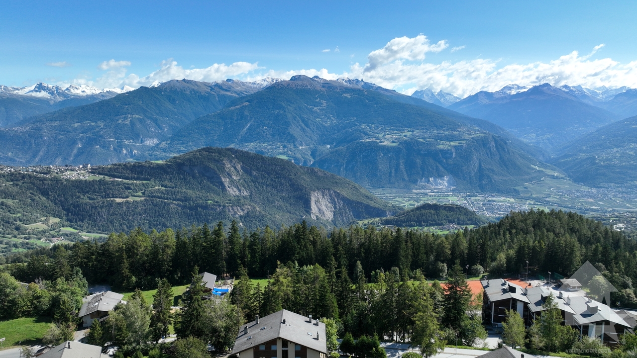 Land of 3730m2 in hotel area and collective housing