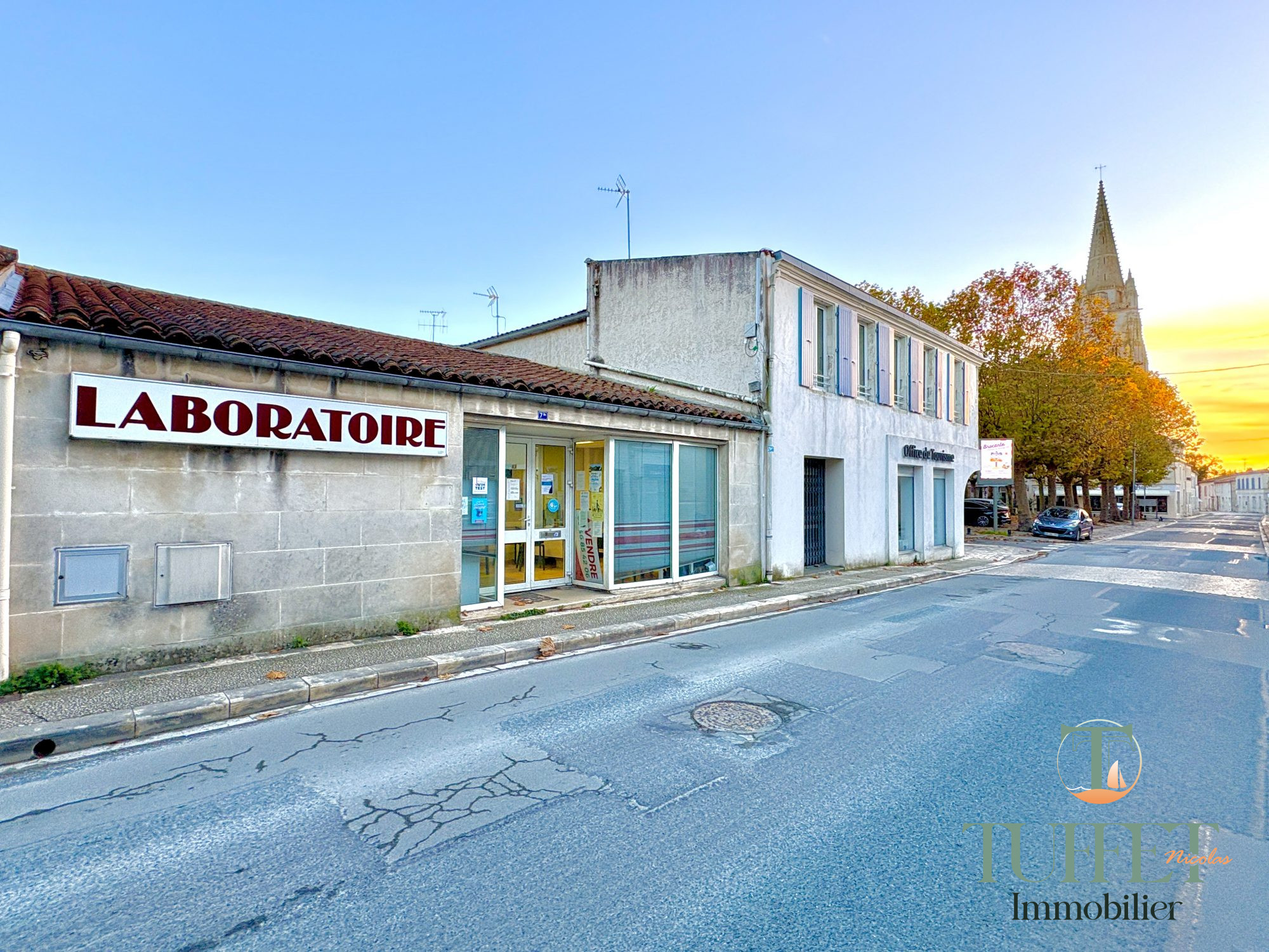 Commercial for sale in Marennes, France