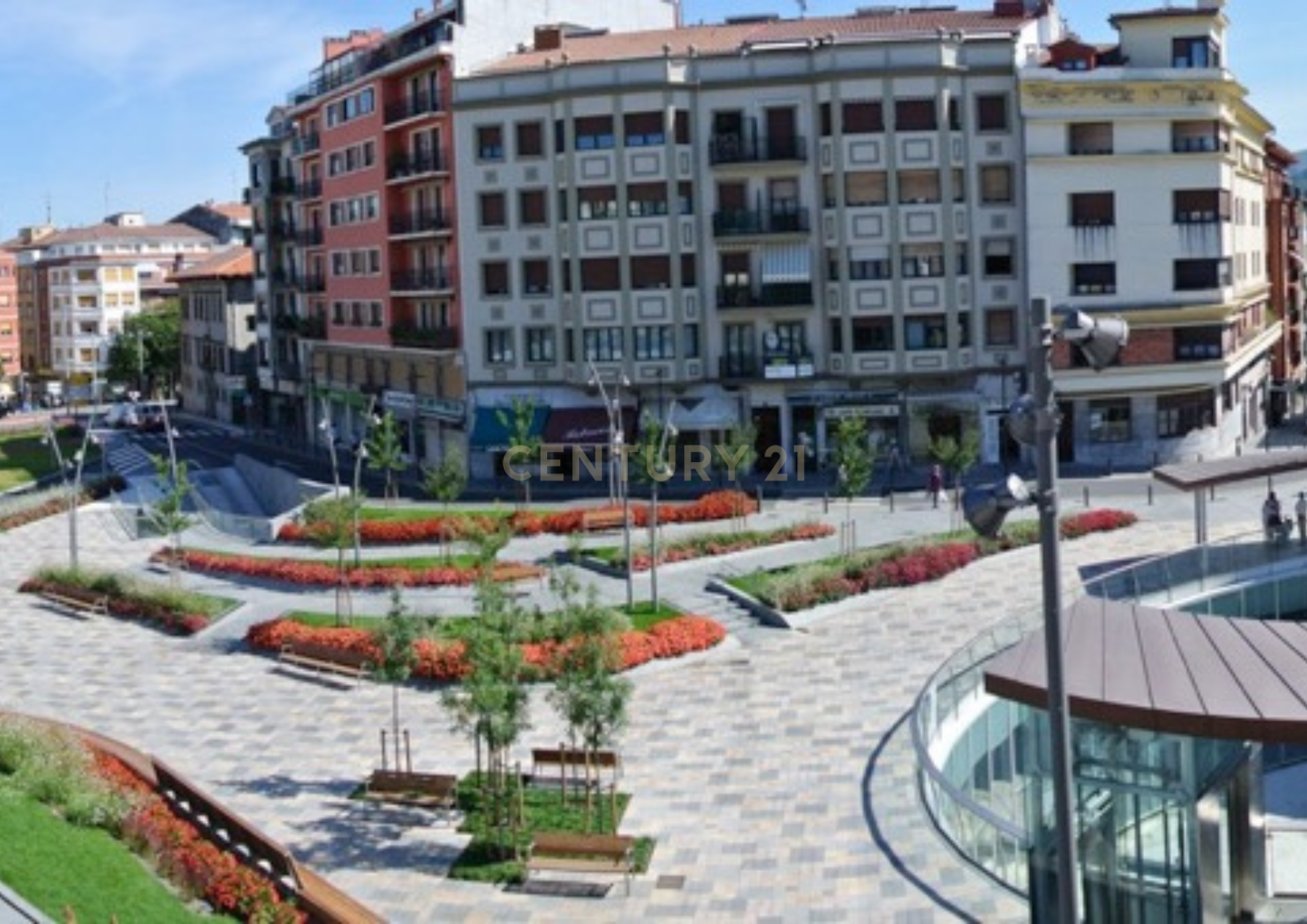 Office with project of change of use to housing