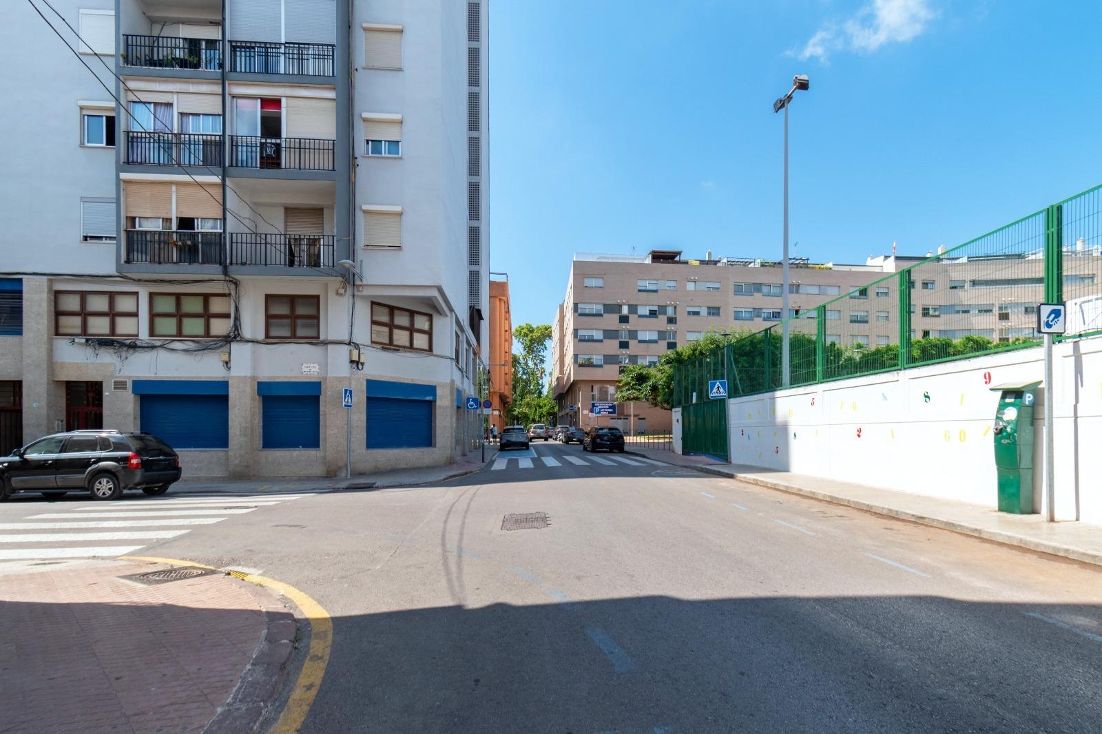 Building for Sale with Great Investment Potential - Excellent Location