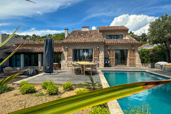 MAGNIFICENT VILLA WALKING DISTANCE TO THE BEACHES AND SHOPS STONE FARMHOUSE WITH SWIMMING POOL AND SEA VIEW IN LES ISSAMBRES