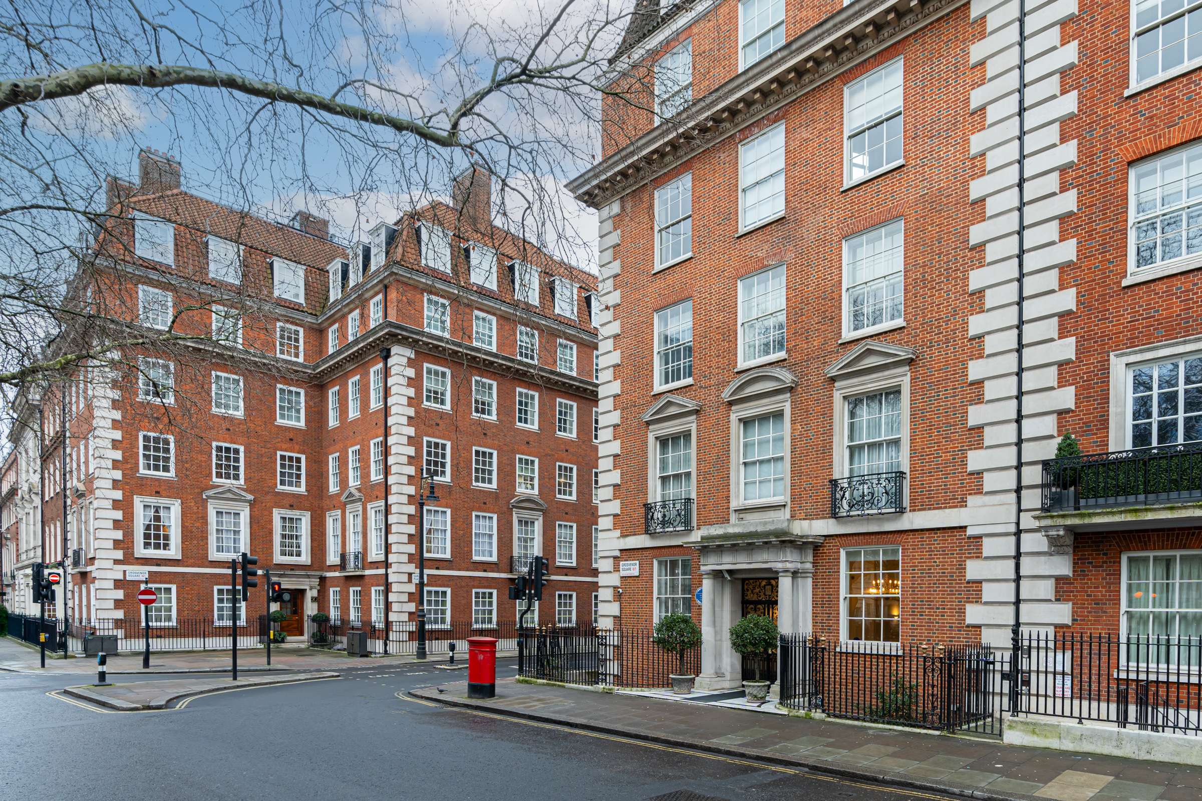 A sophisticated and spacious apartment on a prestigious Mayfair square
