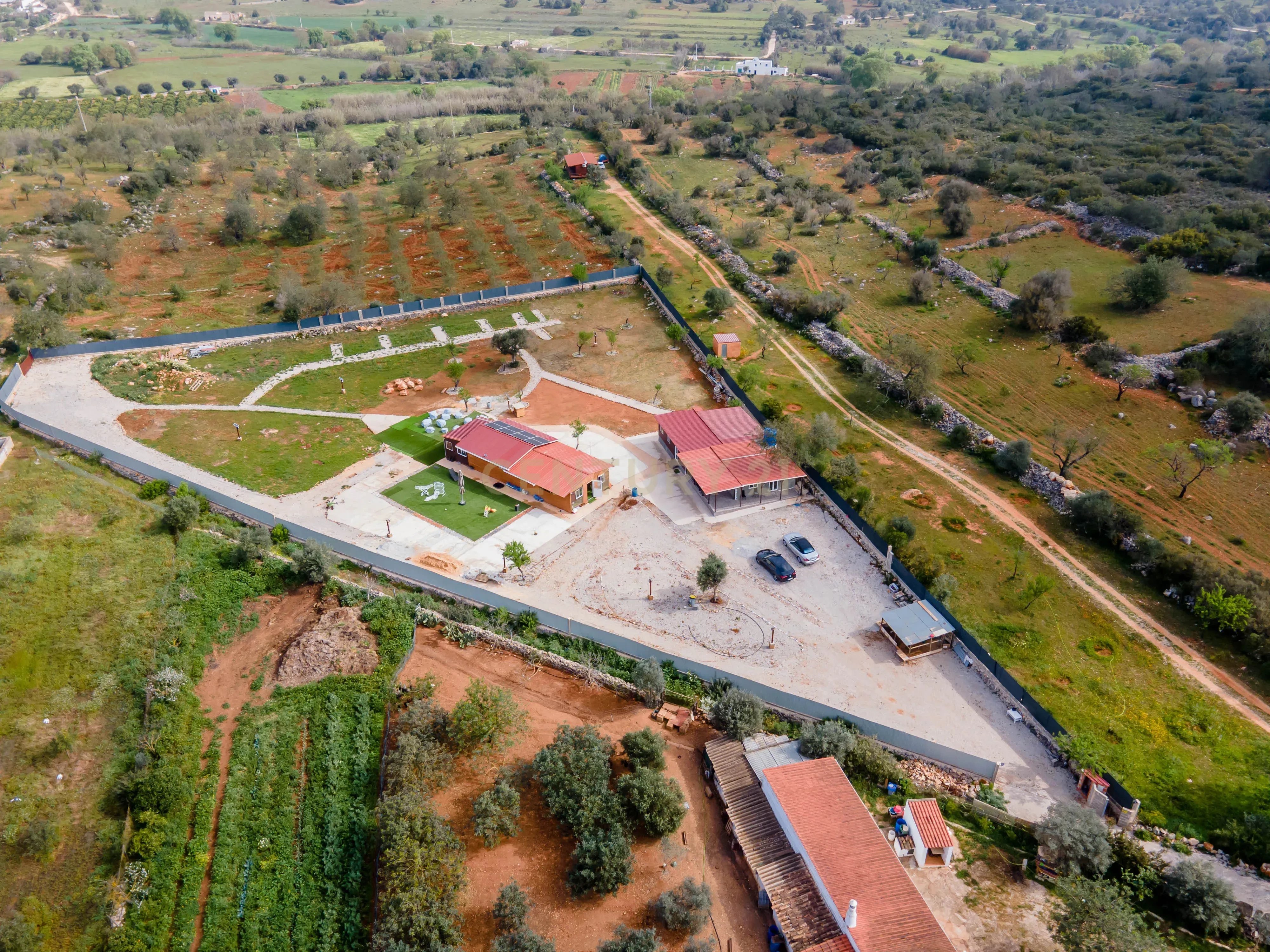 Rustic land of 5600m2 transformed into a farm - Paderne