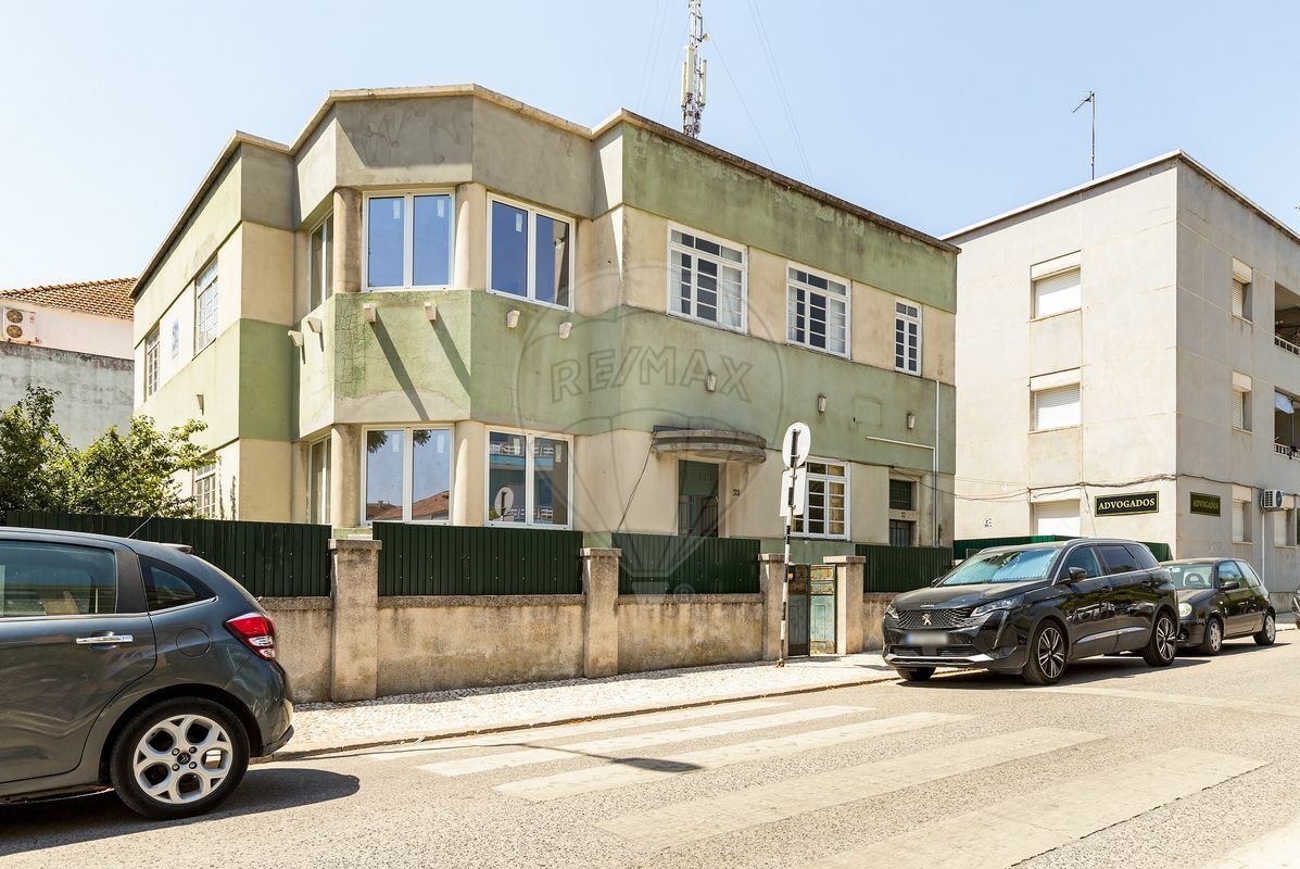 Building for sale in Montijo