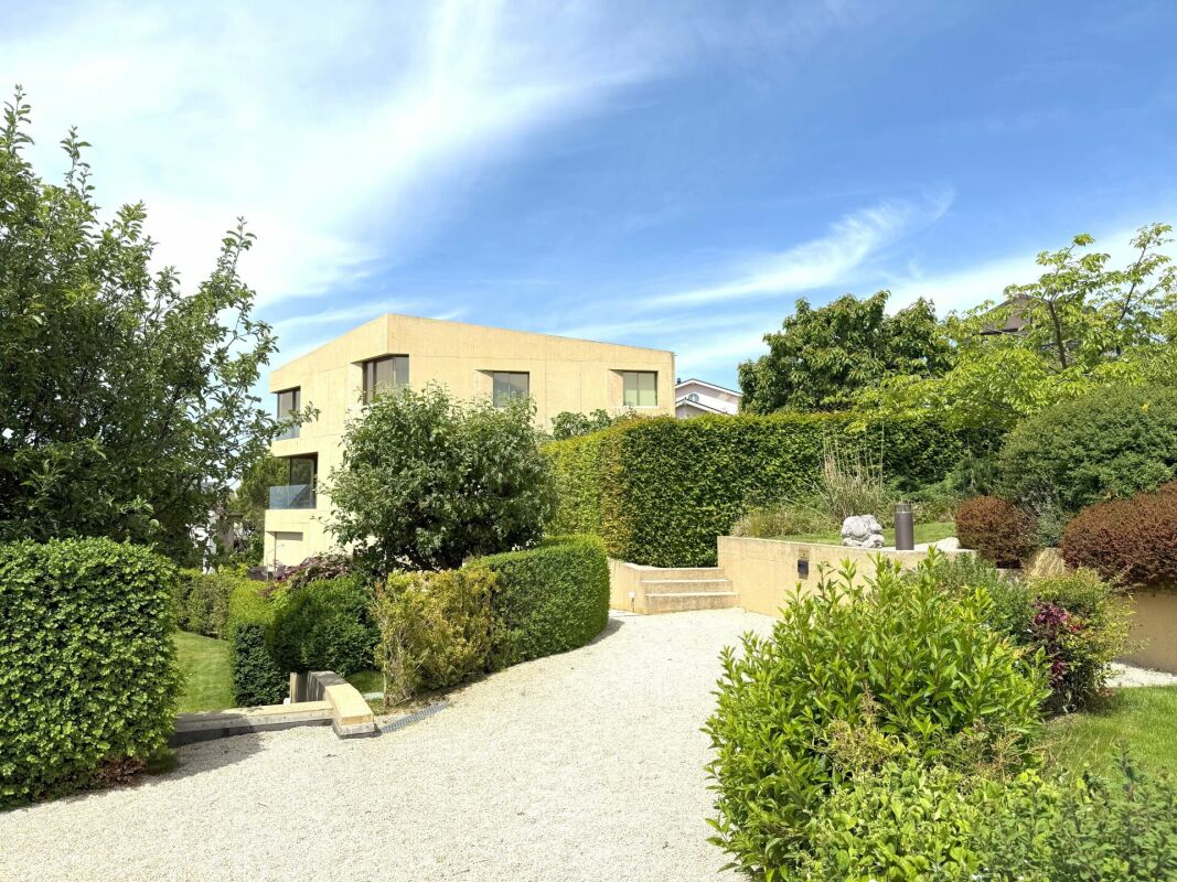 the diamonds of Lake Geneva