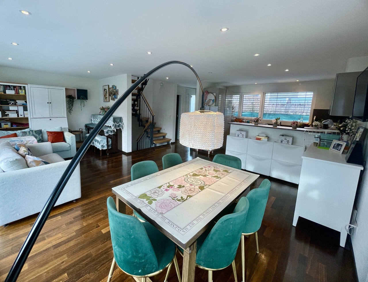 Semi-detached house by the garage