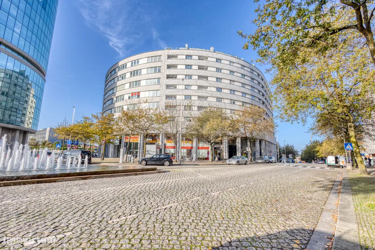 Commercial for sale, Porto (Cidade da Maia, Portugal)