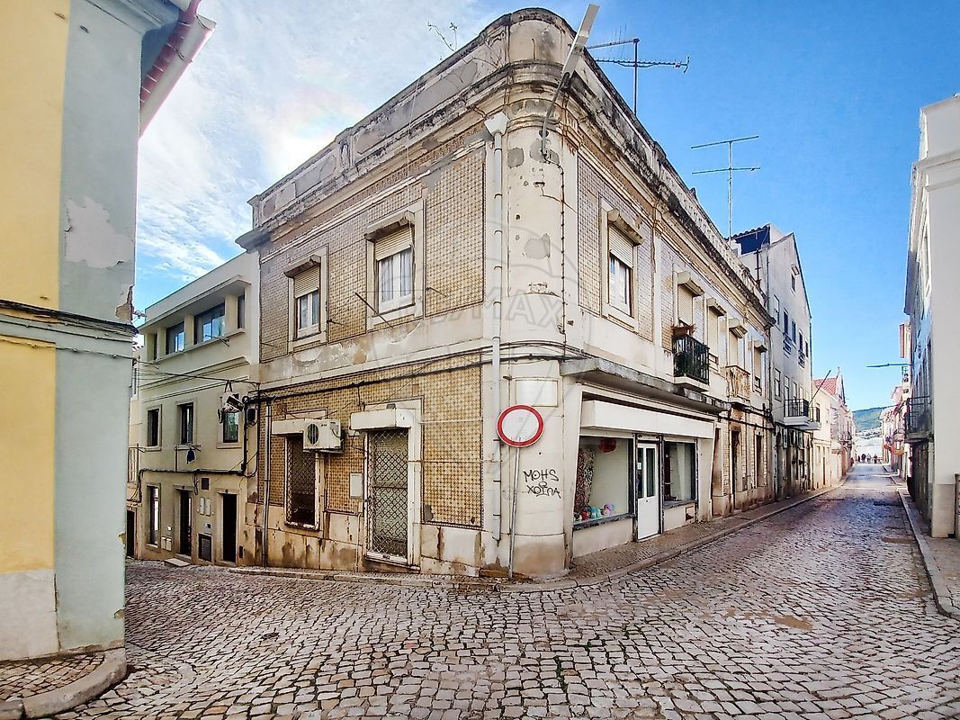 Building for sale in Sesimbra, Portugal