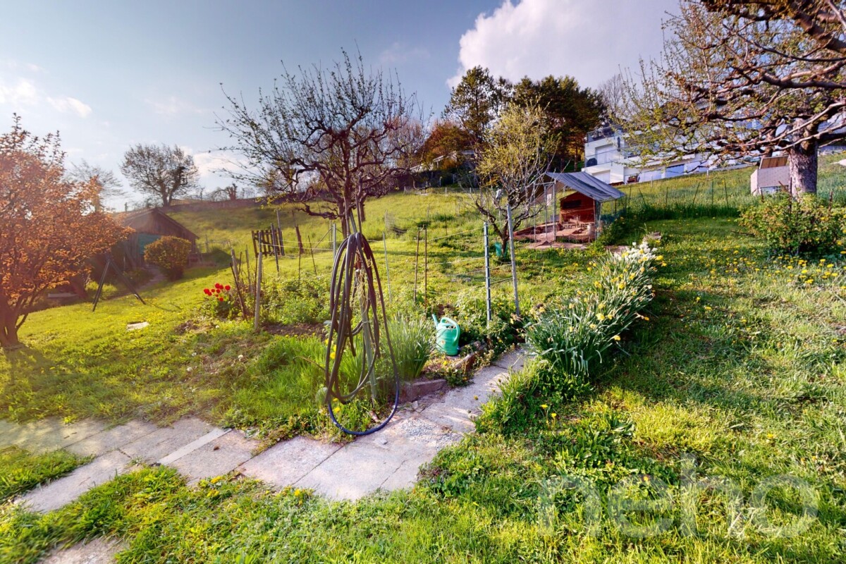 Building plot with panoramic views of the lake and the Alps