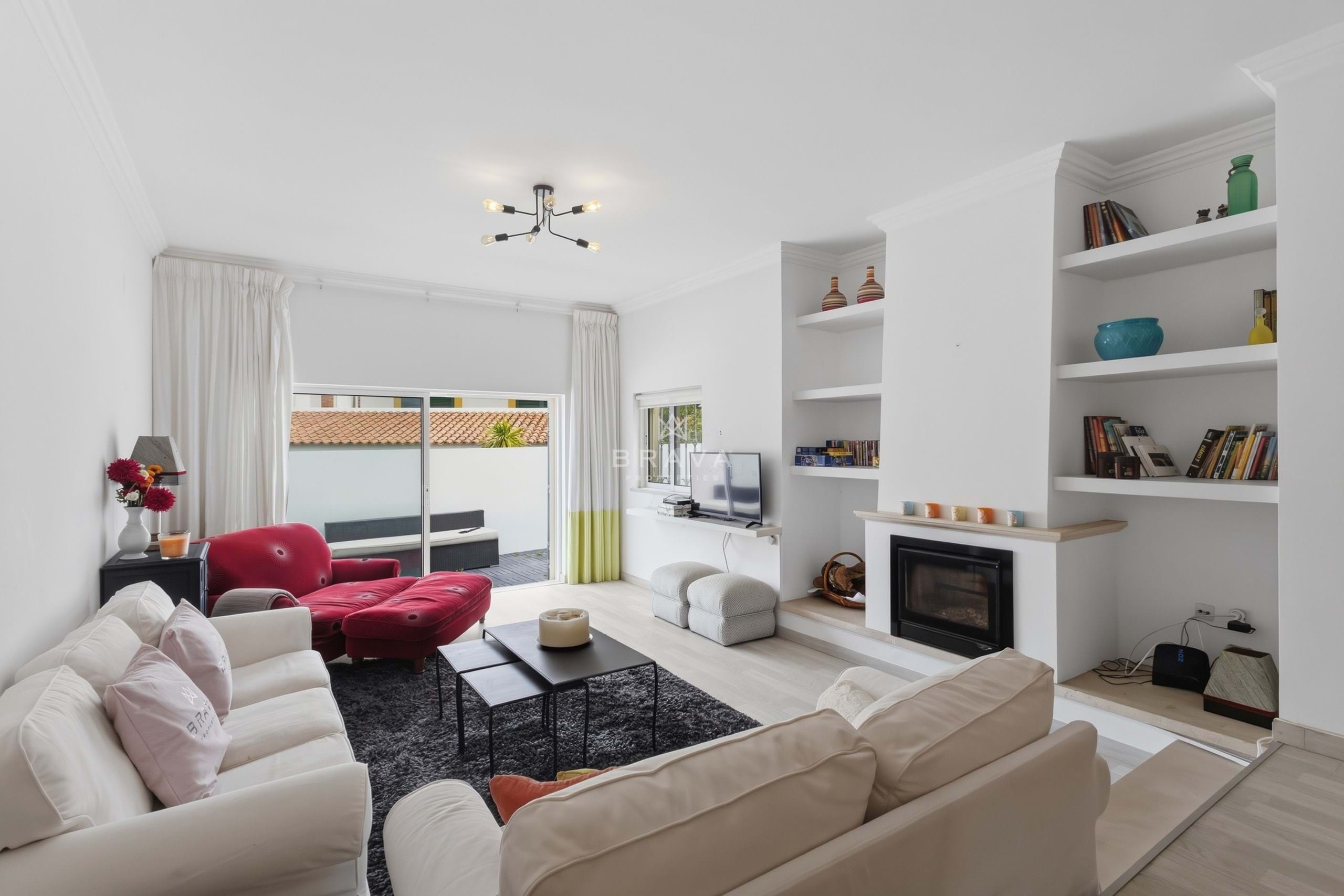 4 bedroom villa with patio and garage in Vilamoura