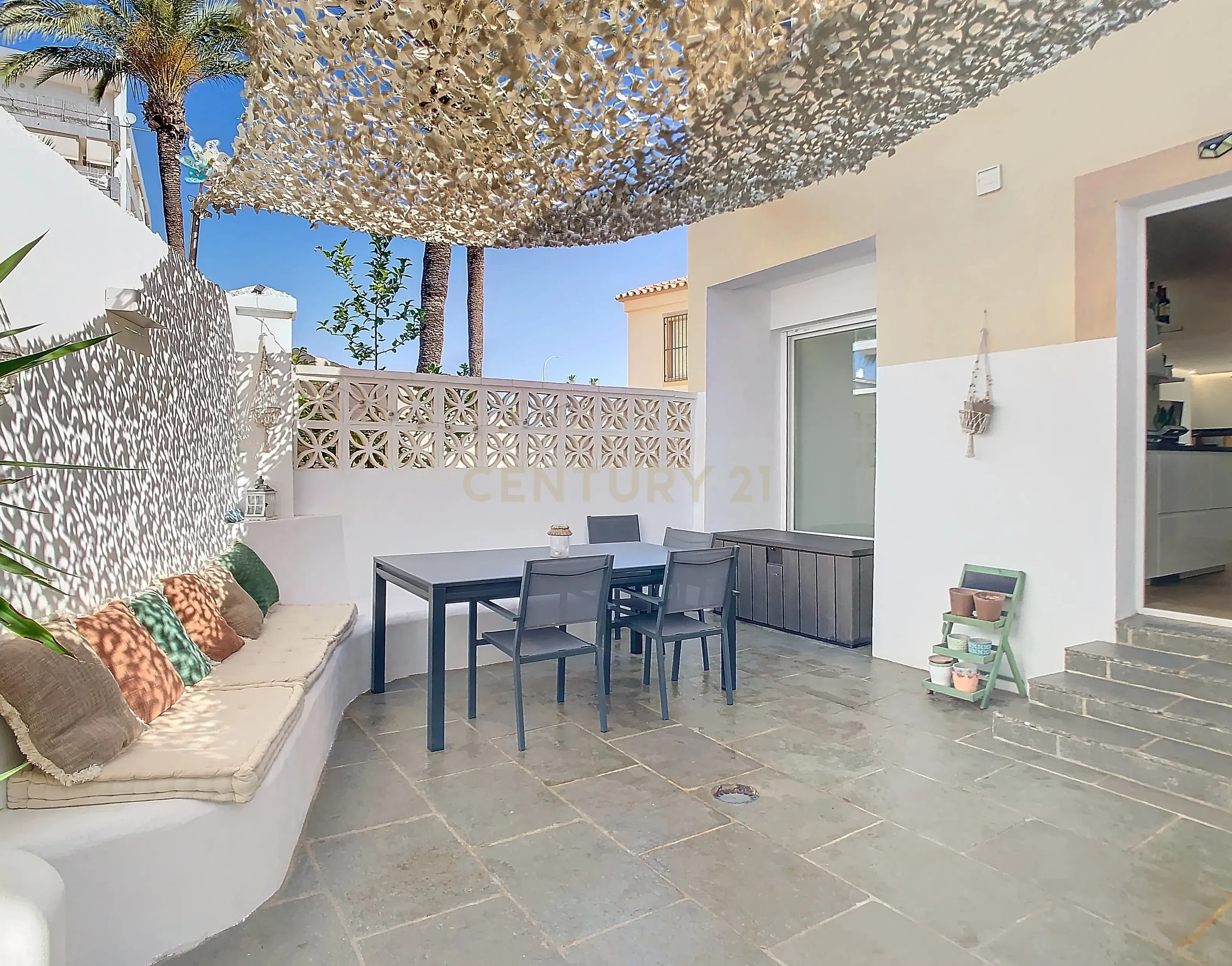 Exclusive townhouse in Los Álamos, Torremolinos, Málaga. 1 minute from the beach.