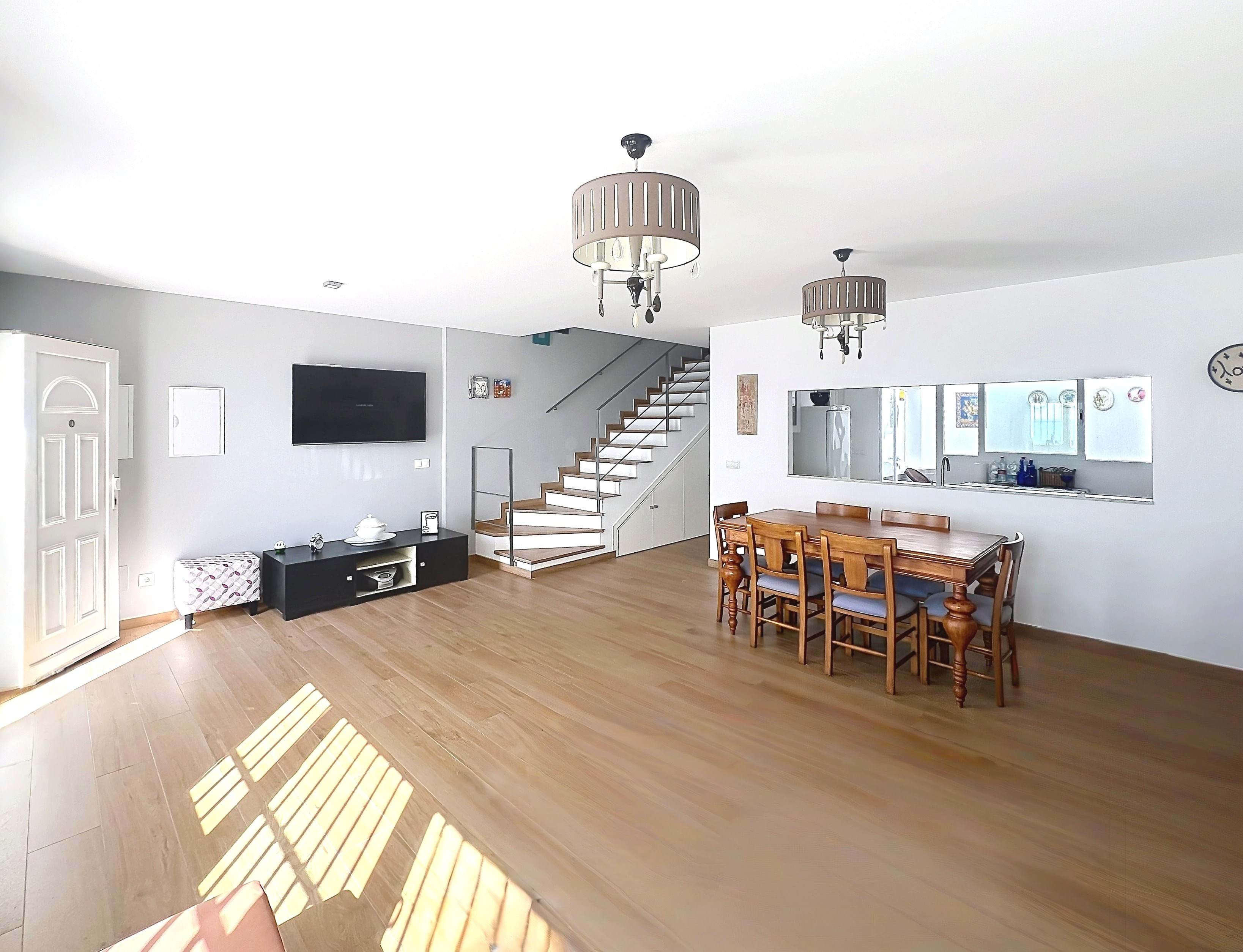 Casa adosada 2 dormitorios - 130 m2