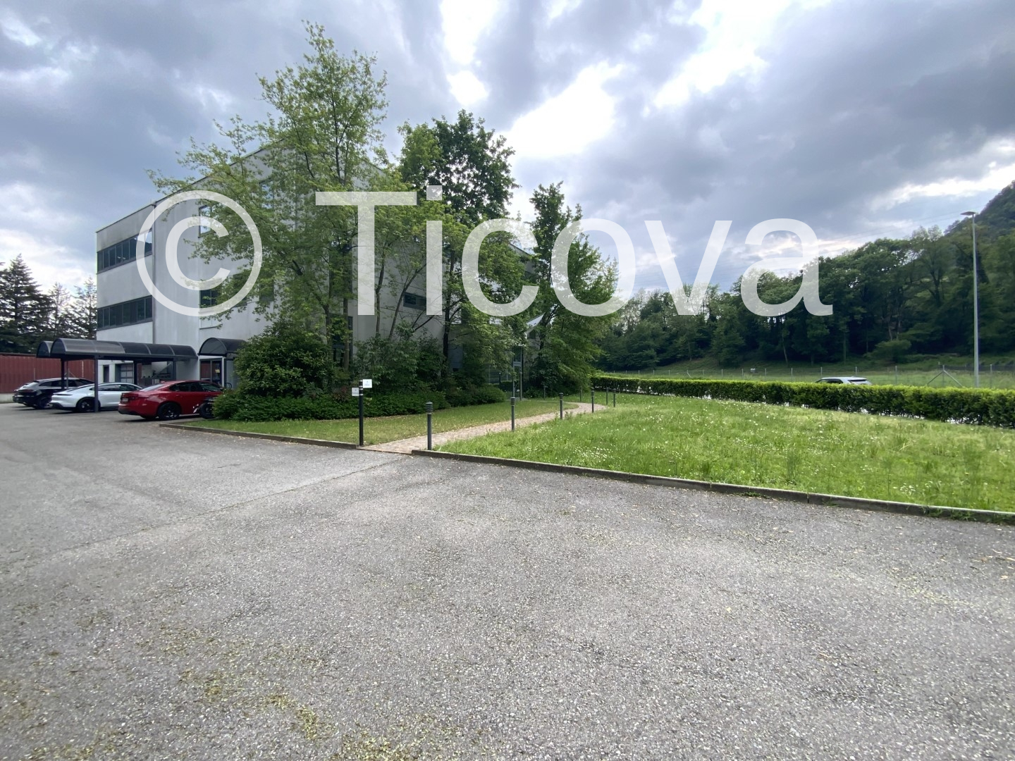 1800 sqm commercial building close to the motorway - a unique opportunity