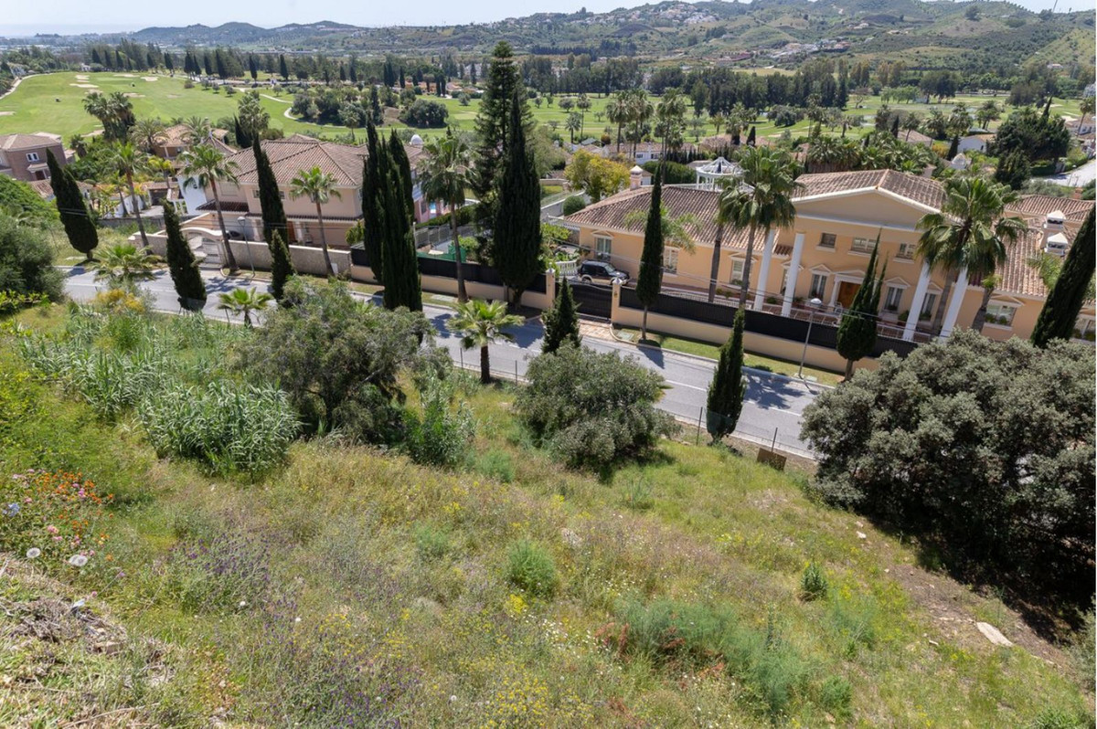 Residential plot in Mijas Golf with golf views. PAYMENT: 25% upon signing the private contract and the balance within 12 months.