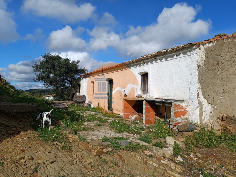 LAND WITH 85,380 M2 - WITH RUINS - POSSIBILITY OF CONSTRUCTION - HOUSING - TOURISM - BUNK BED - CASTRO MARIM - ALGARVE