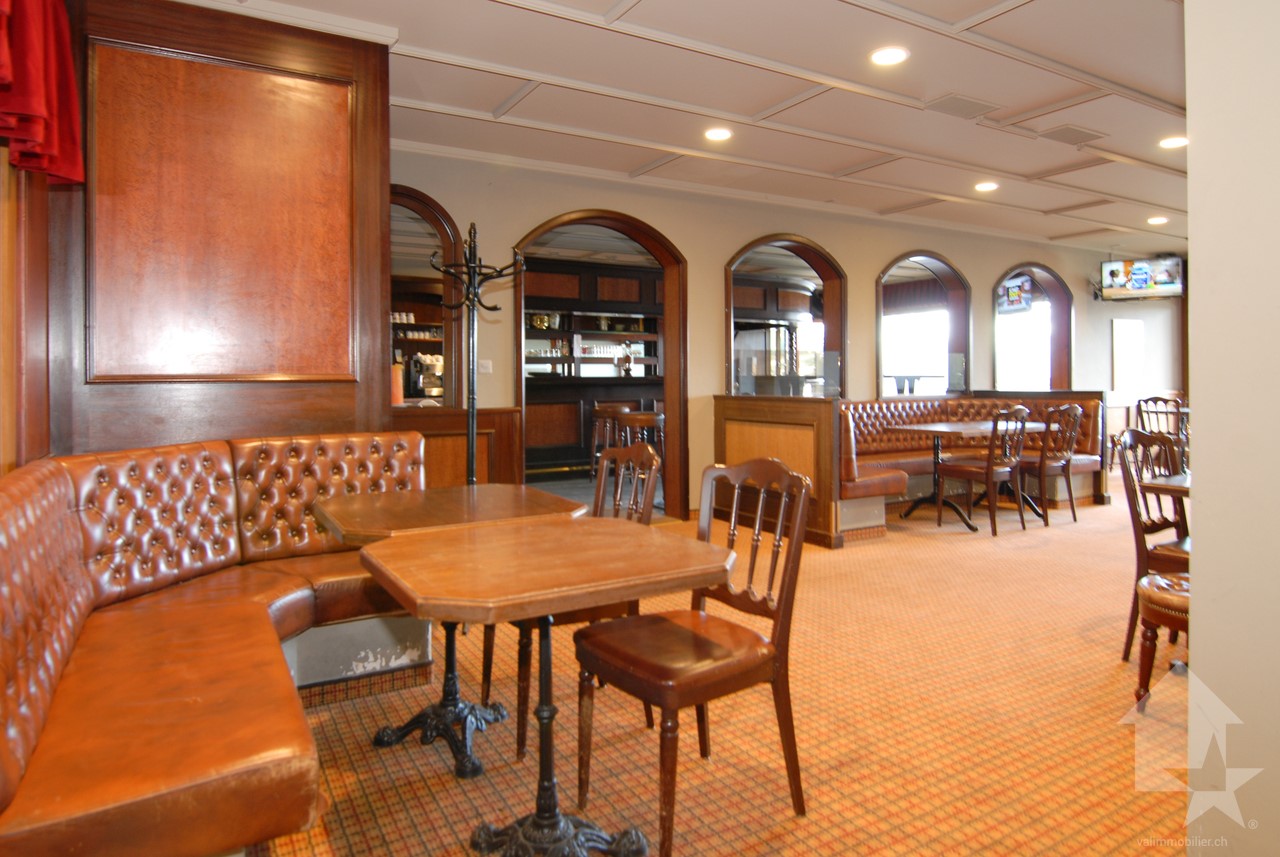 Pub Le Péché Mignon in Thyon 2000 (Repurposing possible)