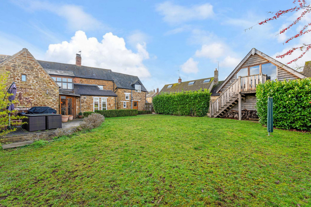 Detached House: for sale in Adderbury Banbury