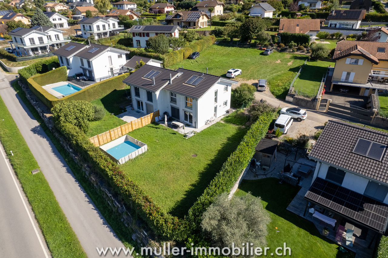 Semi-detached villa with large plot and great views in Ollon