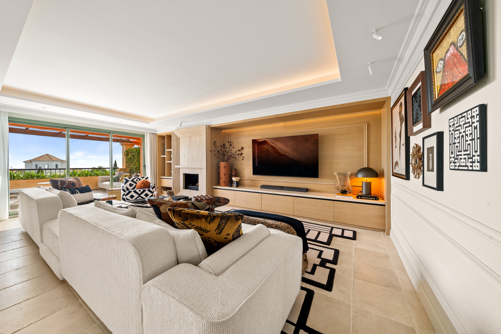 Luxury three-Bedroom Penthouse with expansive Sea Views in Four Seasons