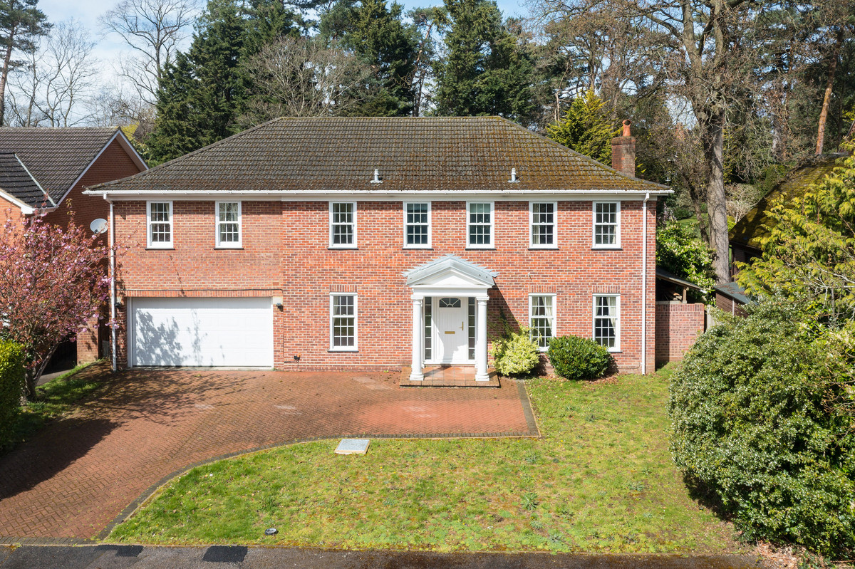 Detached House: for sale in Surrey Cobham