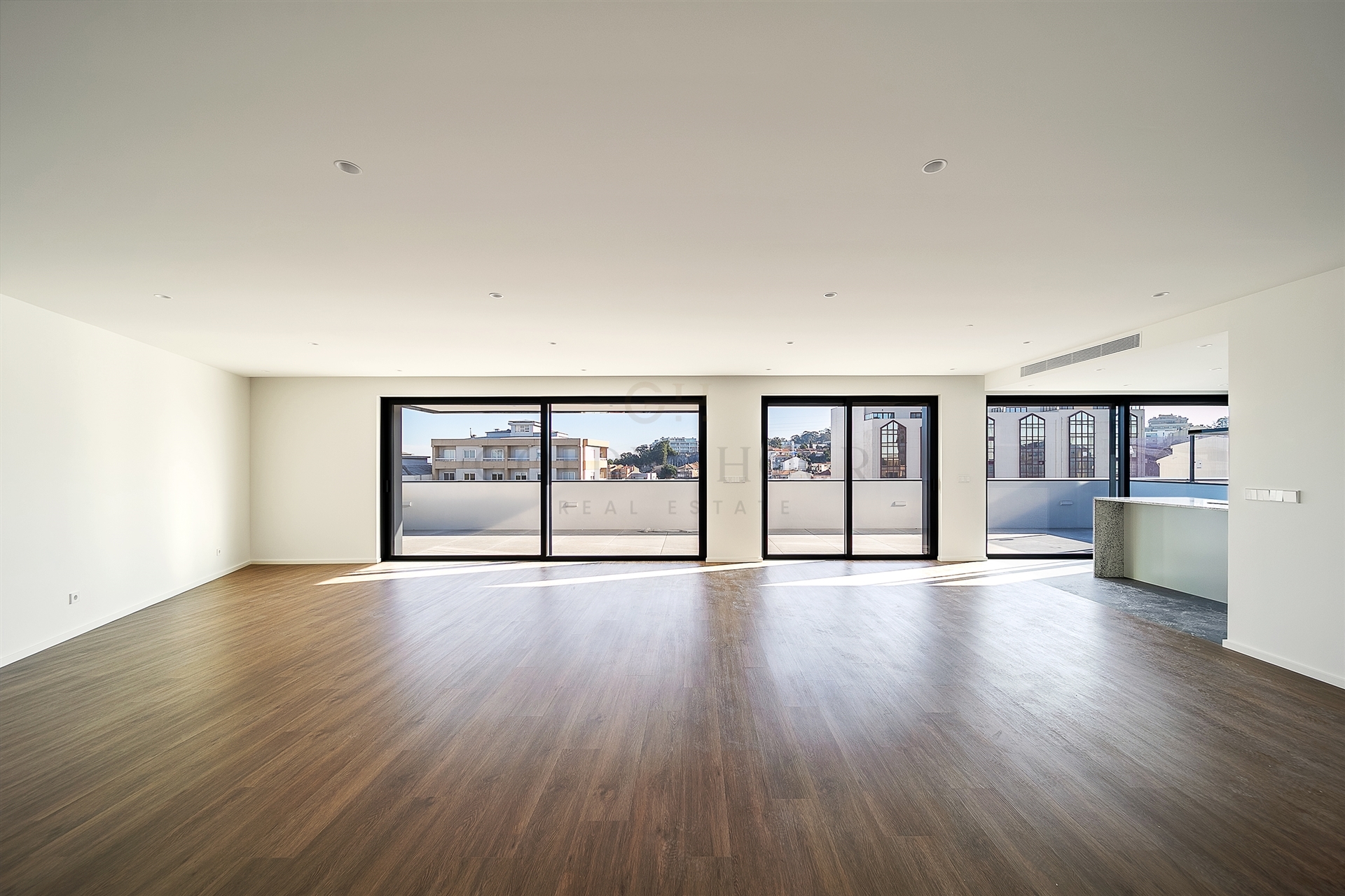 Condo for sale, Porto, Vila Nova de Gaia, Mafamude e Vilar do Paraíso, Portugal (Vila Nova de Gaia, Portugal)