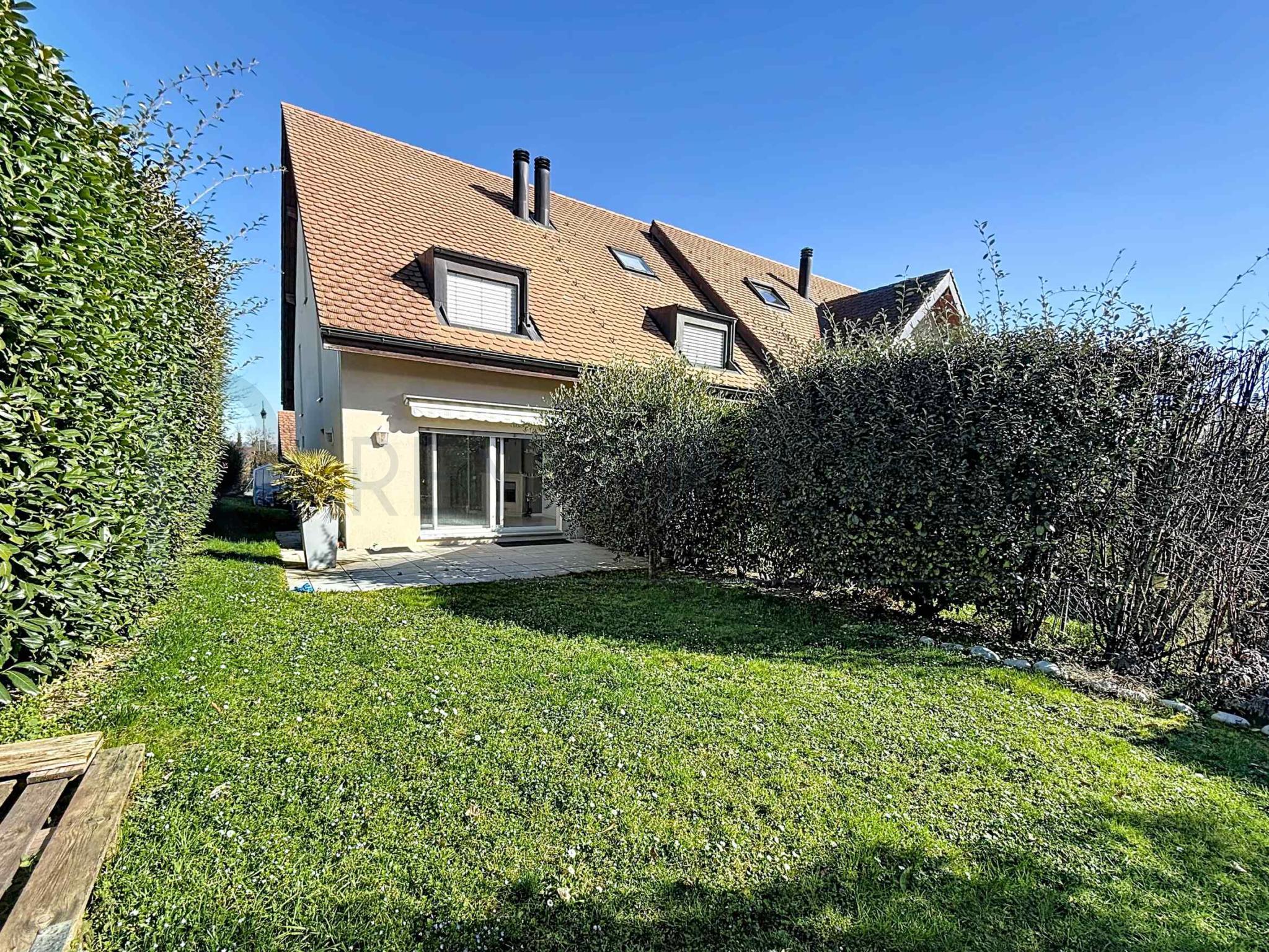 Charming semi-detached villa in a residential area