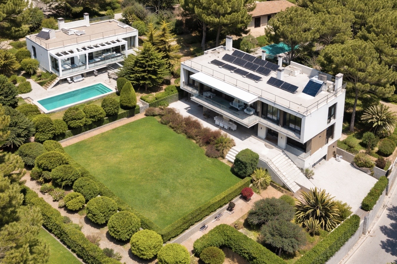 Luxury villa with detached guest house for sale in Camp de Mar