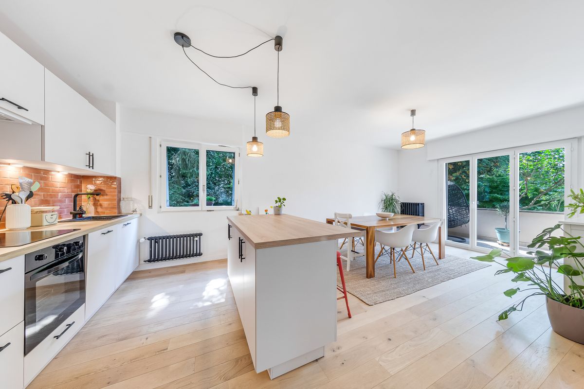 Fully renovated 5.5 room apartment in a quiet area.