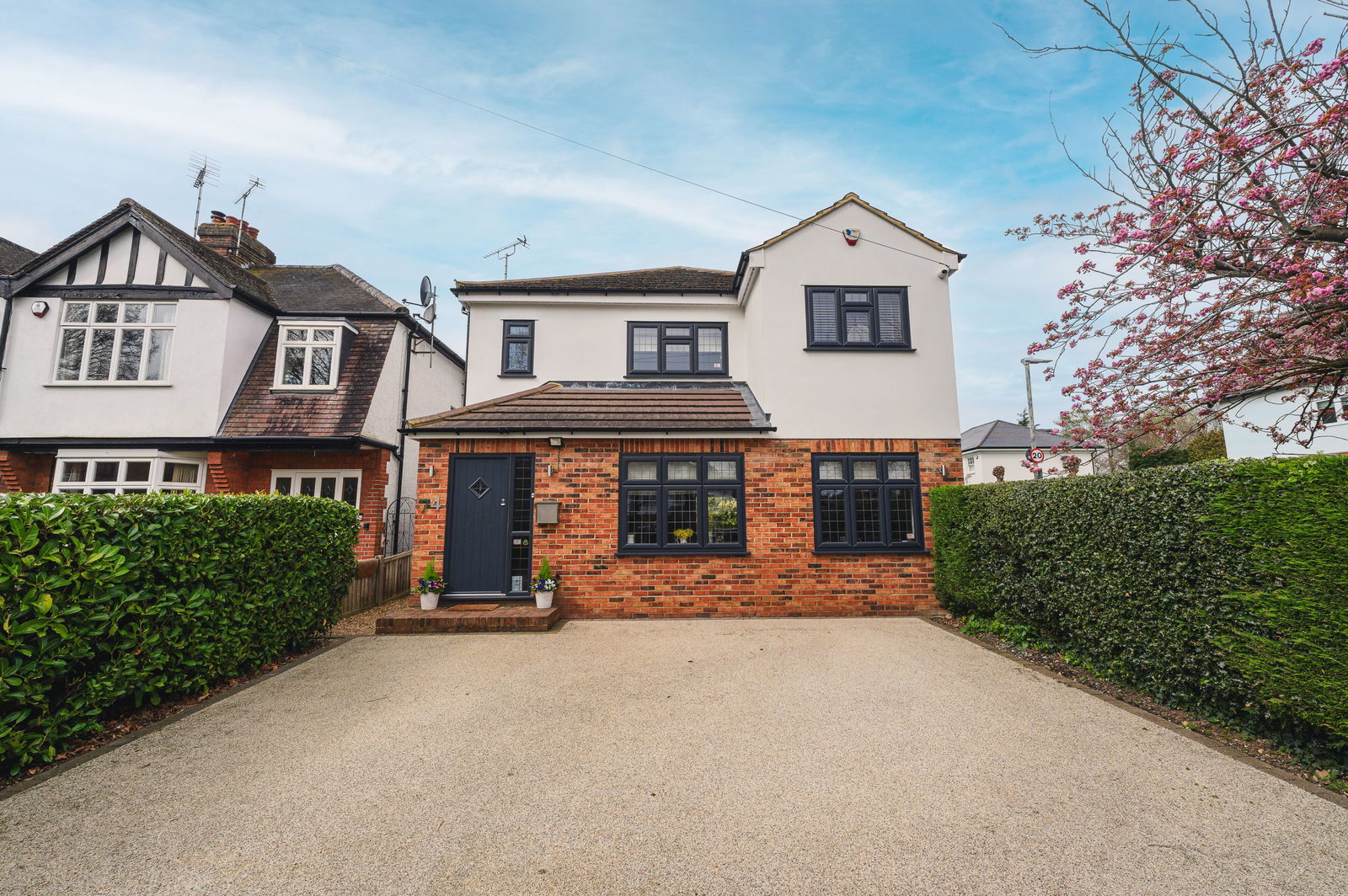 Detached House: for sale in Shenfield Brentwood