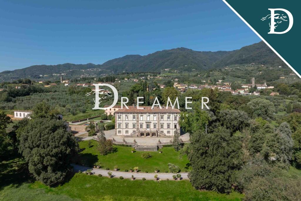 10 bedroom villa for sale in Tuscany, Lucca, Capannori, Italy [Anonymoused]