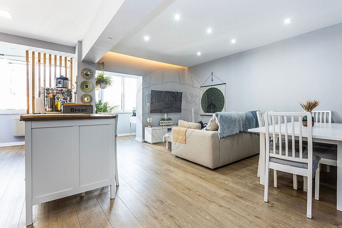 Condo for sale in Odivelas, Portugal