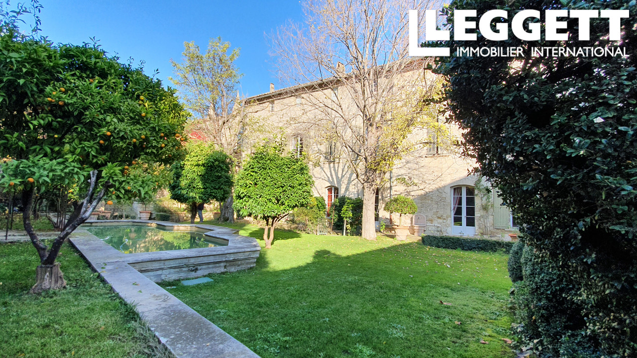 New 2bed apartment (77 m²) in elegant and bright renovated residence in Villeneuve-lès-Avignon.