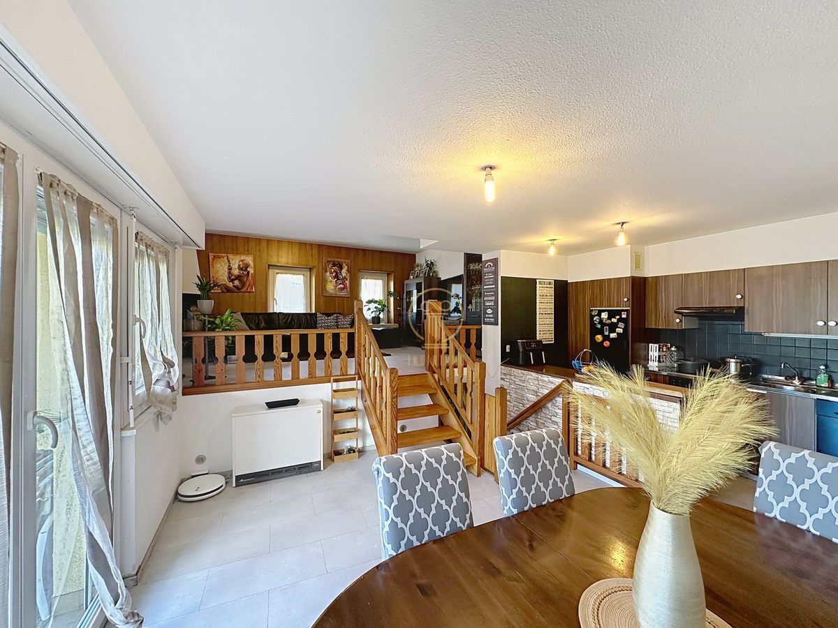 CONTHEY TO DISCOVER, appart. 5.5 pieces with stamp in a small condominium