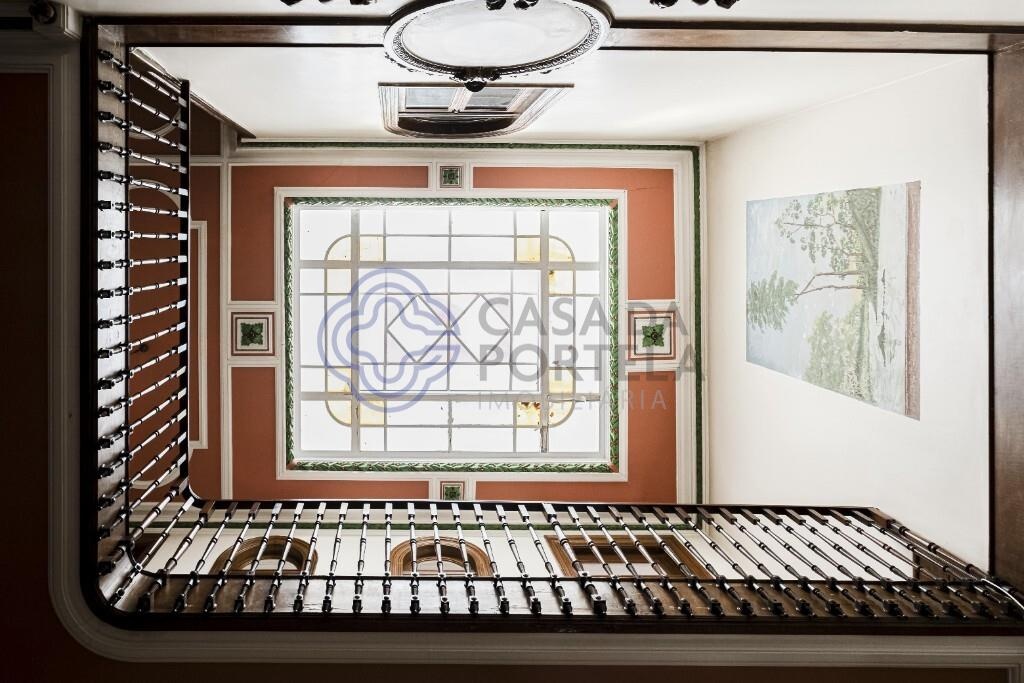 BUILDING BETWEEN PORTO CITY CENTER AND MIRAGAIA