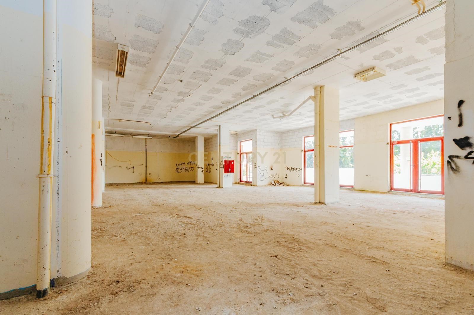 Warehouse / Commercial Space for Sale – Barcarena, Oeiras