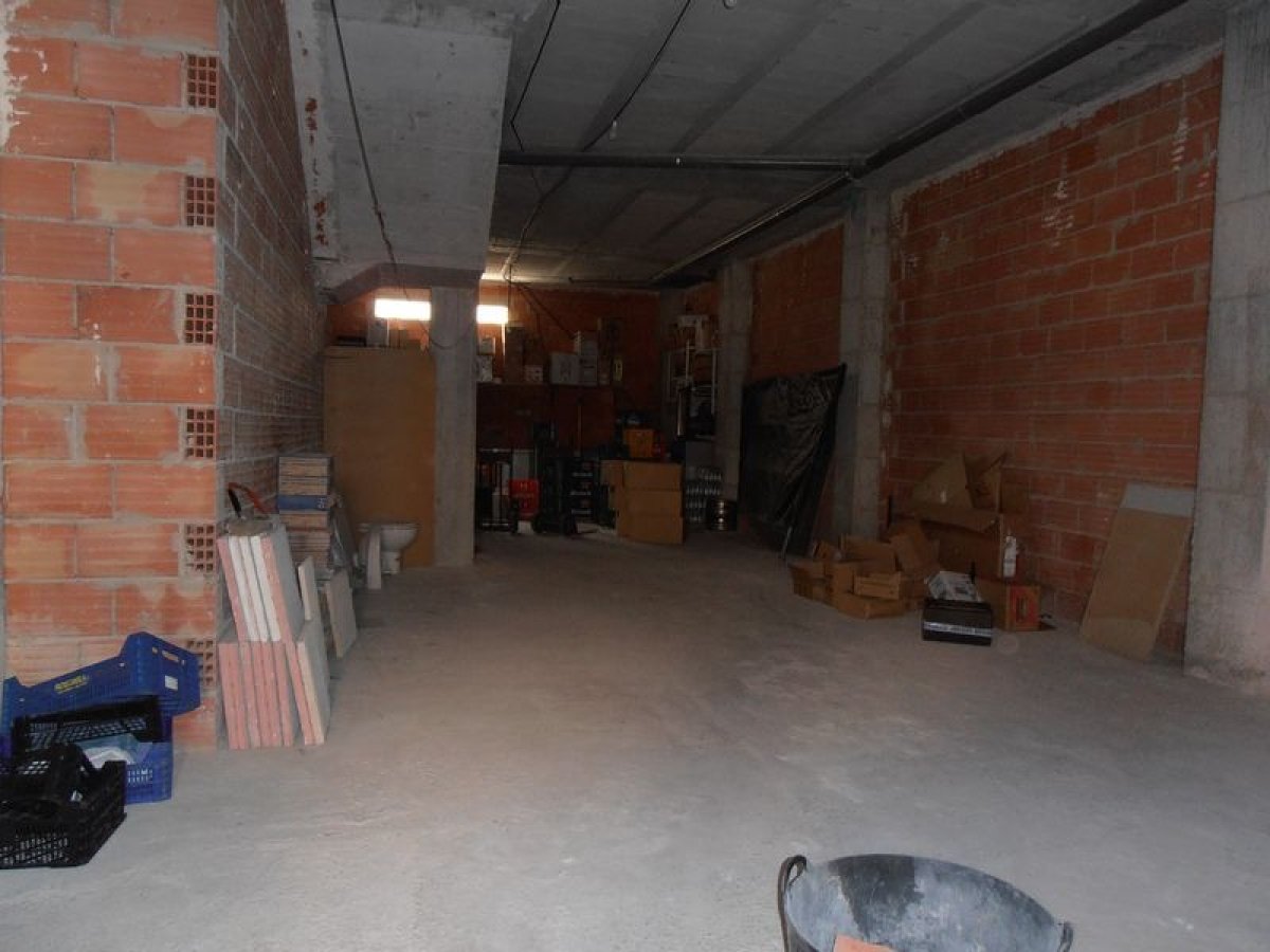 LOCAL 288M2, NEARBY MAIN AVENUE