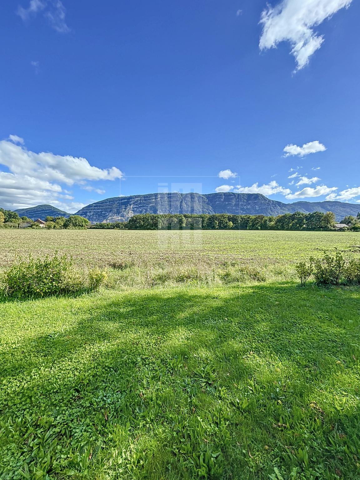 Residential building consisting of two villas