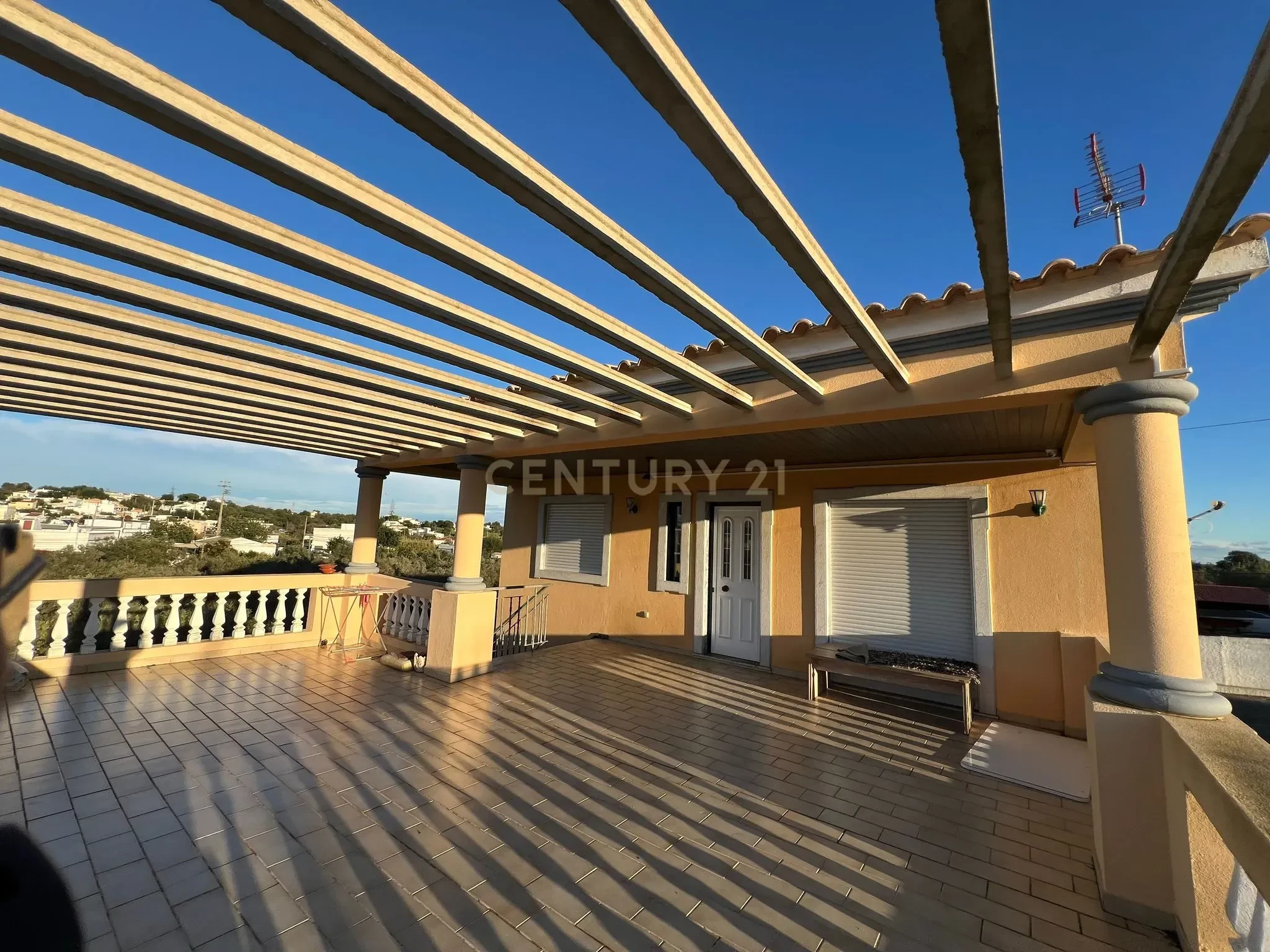 Charming Mixed-Use Building in União das Freguesias de Moncarapacho