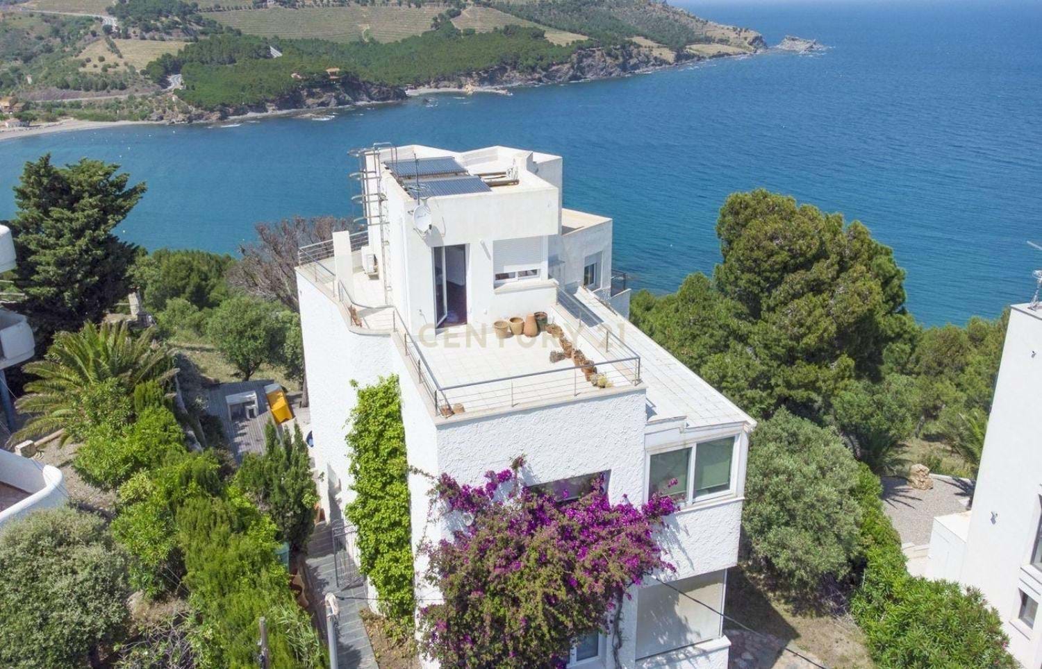 Panoramic Sea View House with Private Pool and 5 Bedrooms in Llançà