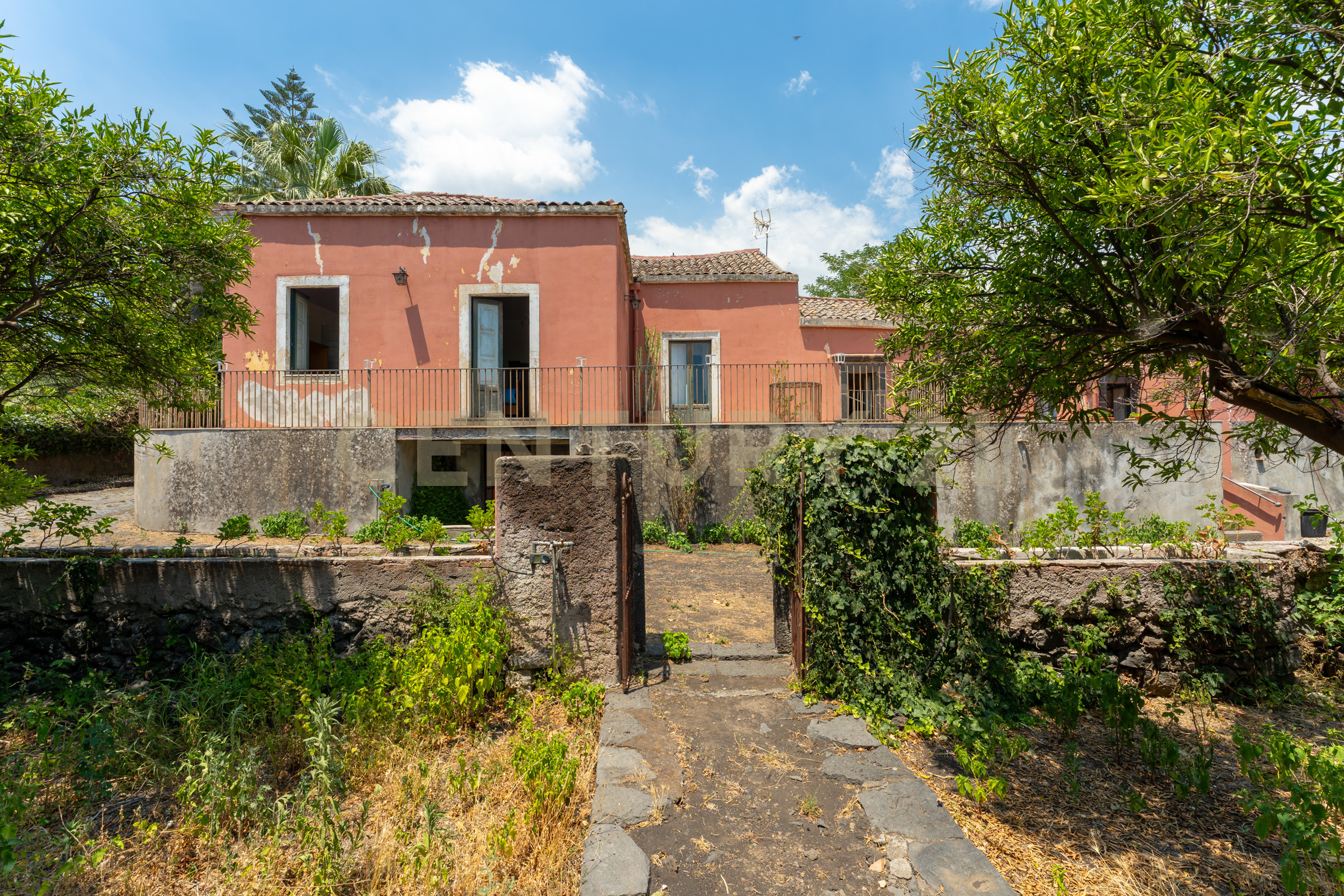 Home for sale, Piazza F. M. Scuderi, 7 (Viagrande, Italy)