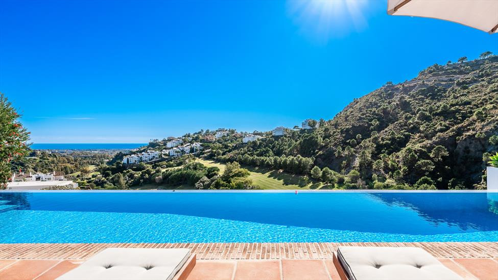 AWARD WINNING LUXURY REAL ESTATE AGENCY, VILLA IN MARBELLA