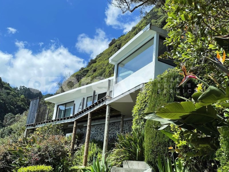 Luxury 3 Bedroom Property with Panoramic View over the Atlantic Northeast | São Miguel Island