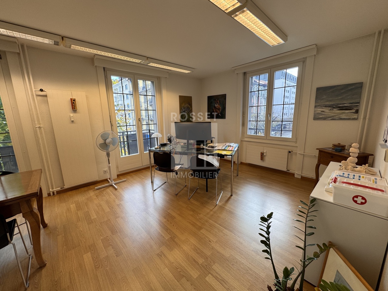 Administrative area or housing of 122m2