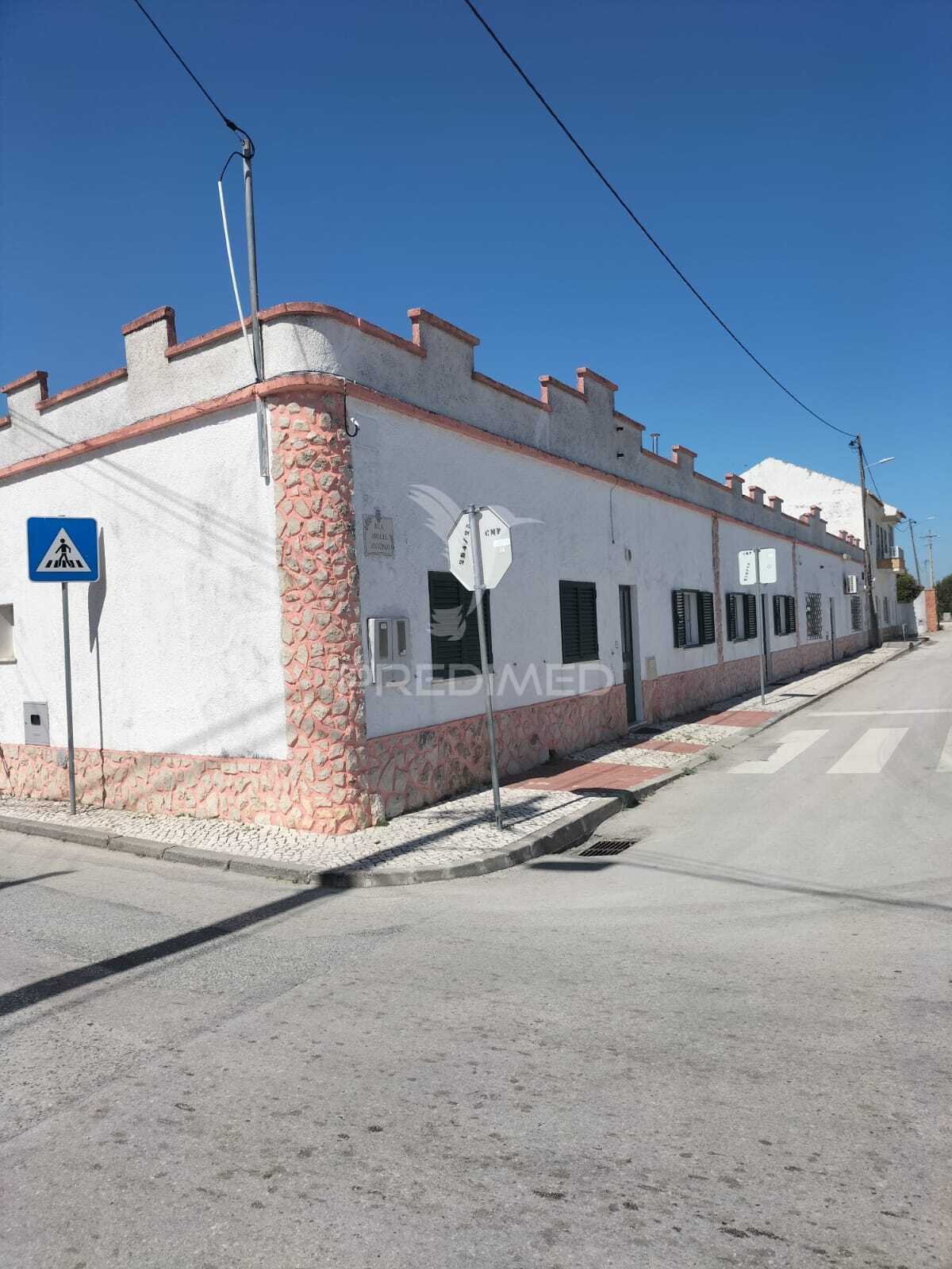 Farm with 1203 sq m - Pegões, Montijo