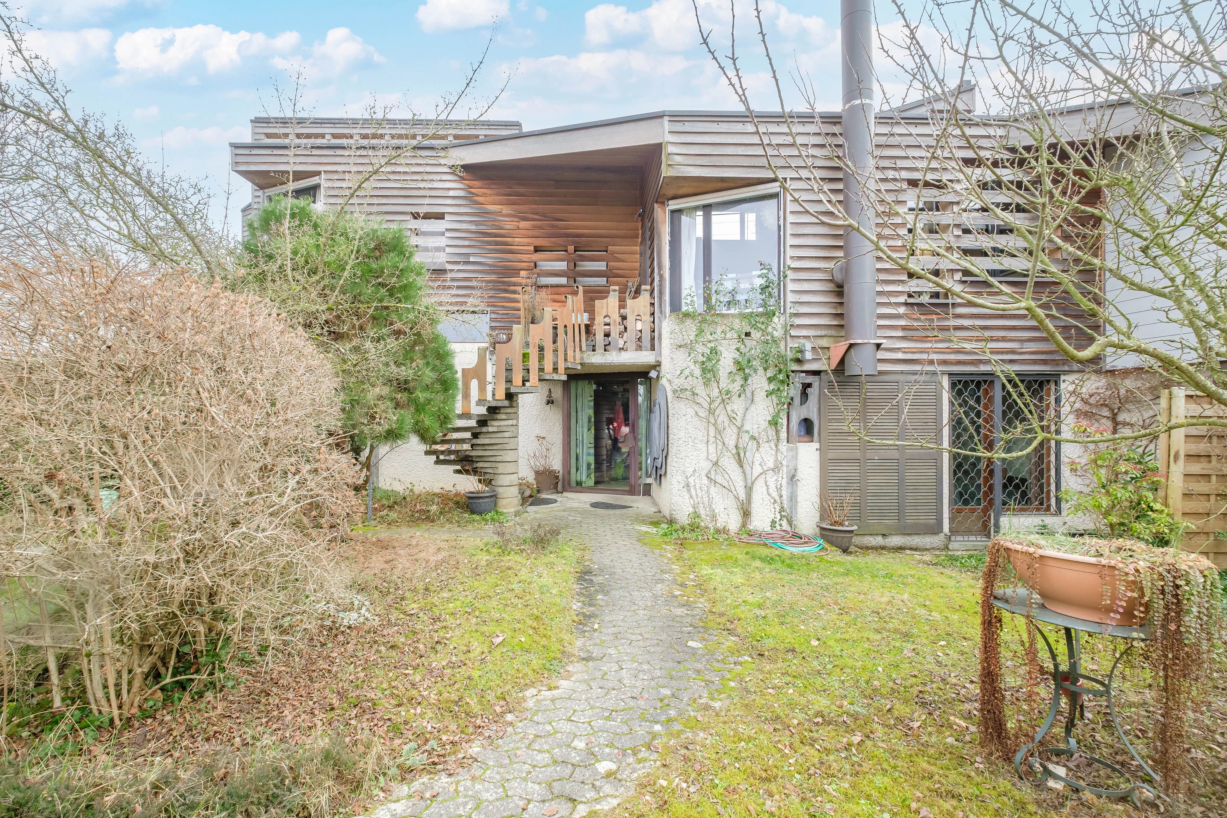 A unique architect's villa in the heart of the vineyards of Presinge