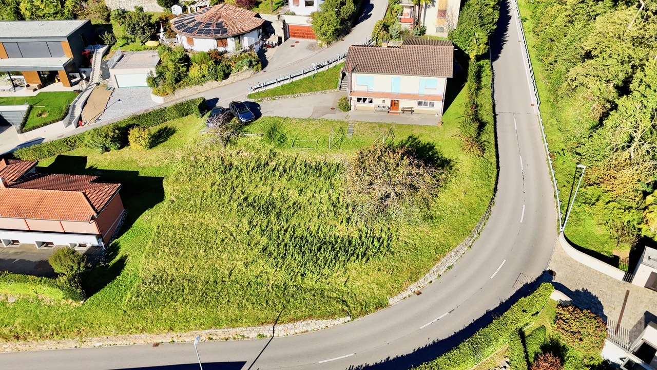 Building land in green area and excellent potential in Pura