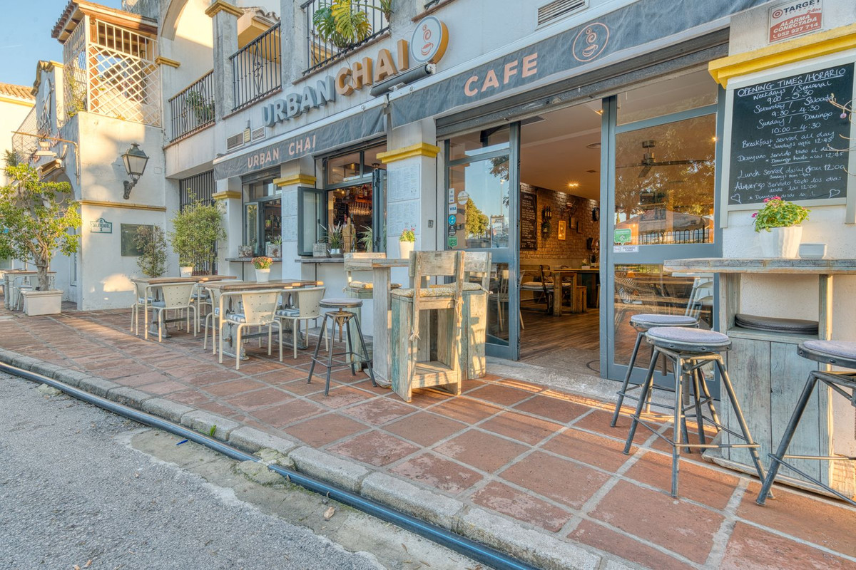 Commercial for sale, 1 C. Uno (Marbella, Spain)