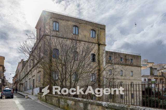 Building for sale, Via Traspontino, 1 (Ragusa, Italy)